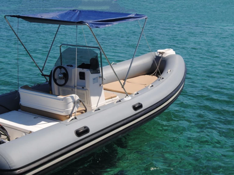 Pronajmout Polotuhá loď se skipperem či ne Joker Boat v Stintino