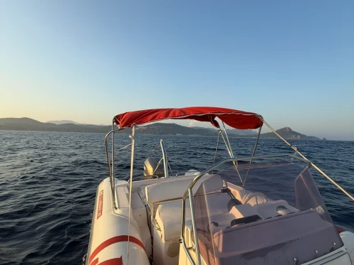 Pronajmout Polotuhá loď se skipperem či ne Nuova Jolly v Saint Raphael