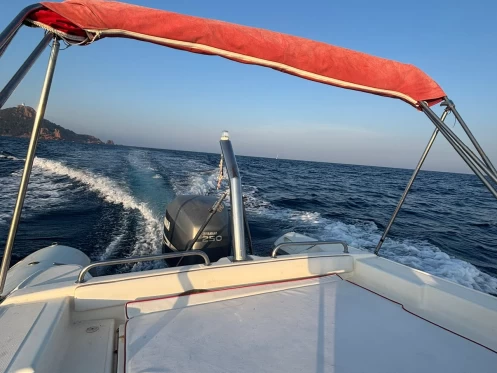 Pronájem Polotuhá loď Nuova Jolly s licencí