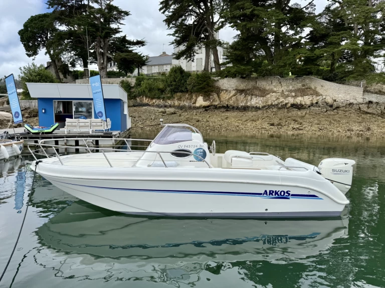 Pronájem Motorová loď Arkos s licencí