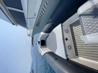 Pronajmout Polotuhá loď se skipperem či ne mostro v Glyfada