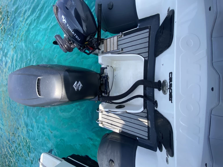 Polotuhá loď k pronájmu v Glyfada za nejlepší cenu