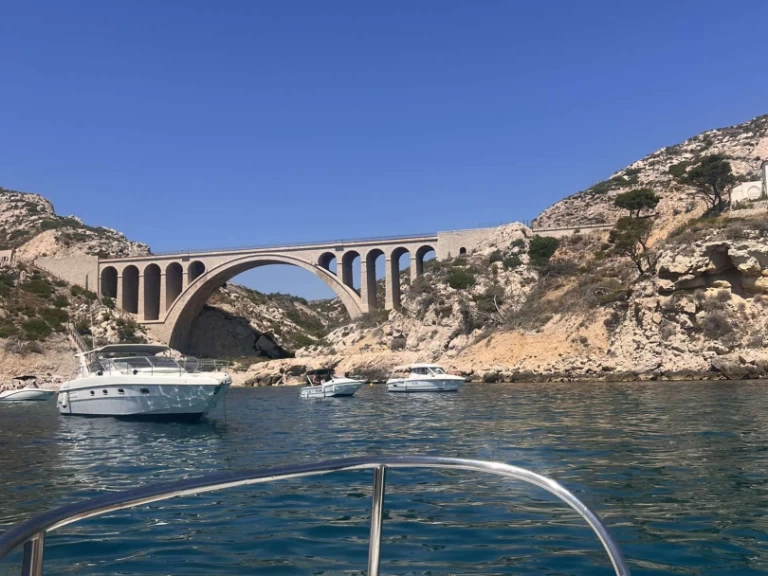 Pronajmout si Lomac Beluga 17 v L'Estaque