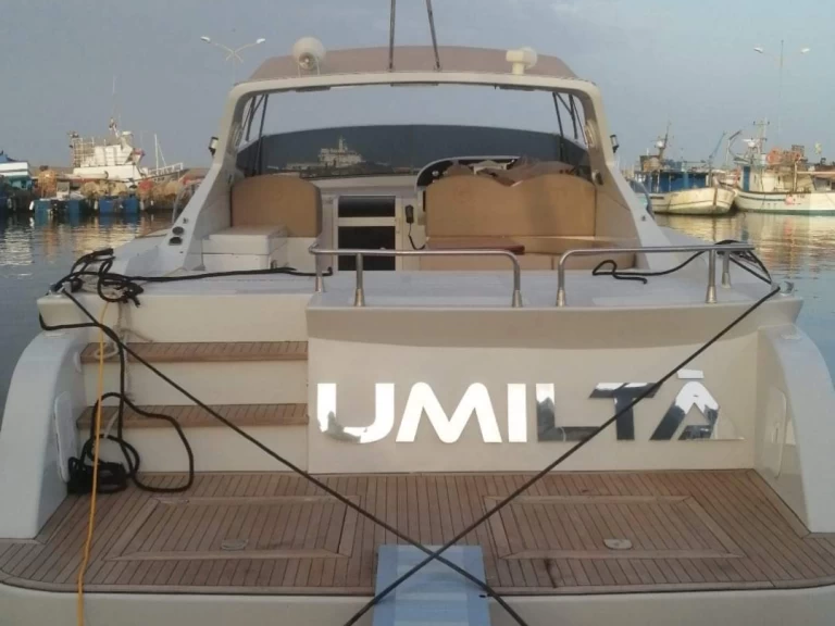 Giorgi 46 open jednotlivci a charterové společnosti v Marzamemi