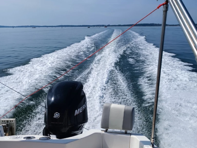 Quicksilver Quicksilver 555 WA Commander jednotlivci a charterové společnosti v Trébeurden