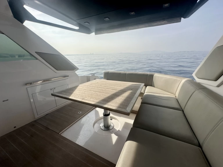 Motorová loď k pronájmu v Marseille za nejlepší cenu