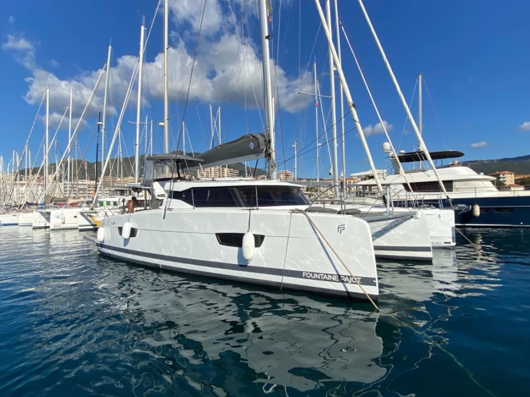 Pronajmout si Fountaine Pajot Isla 40 v Marine de Sant'Ambrogio