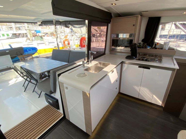 Pronájem lodi Fountaine Pajot Isla 40 v Marine de Sant'Ambrogio na Samboatu