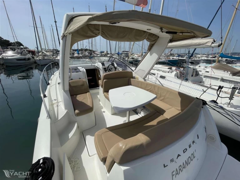 Pronájem Motorová loď Jeanneau s licencí