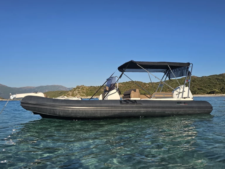 Pronájem Polotuhá loď Bsc s licencí