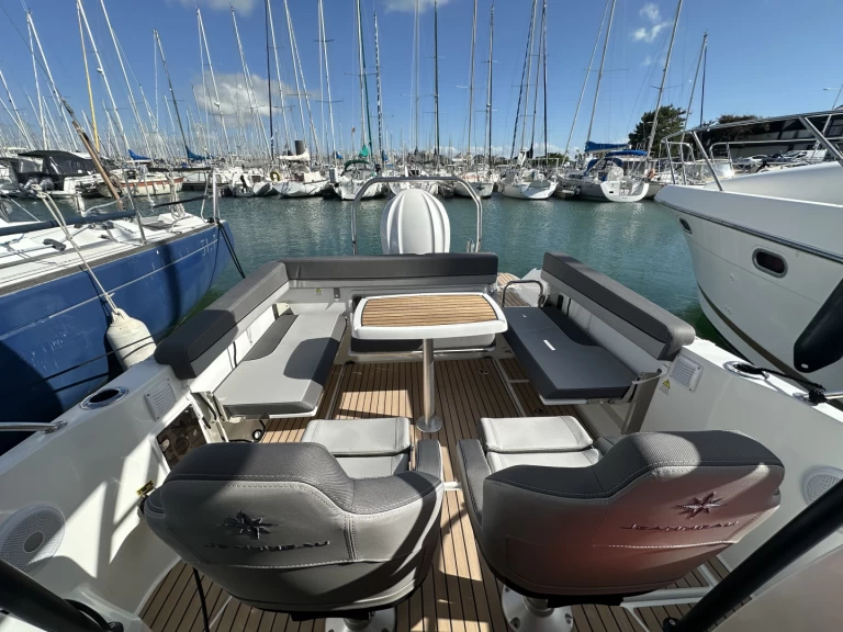 Jeanneau Cap camarat 7.5 wa série 3 jednotlivci a charterové společnosti v La Rochelle