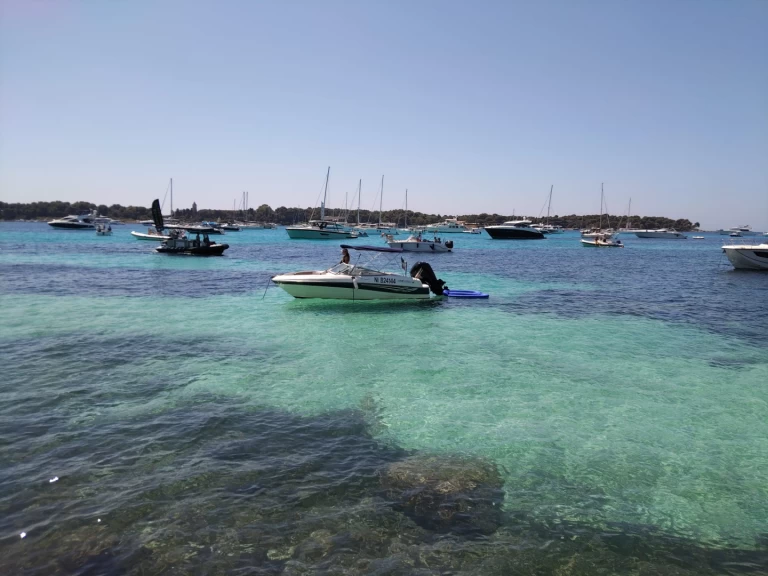 Pronájem jachty v Vieux Port de Cannes -Four Winns Horizon 180 na Samboatu