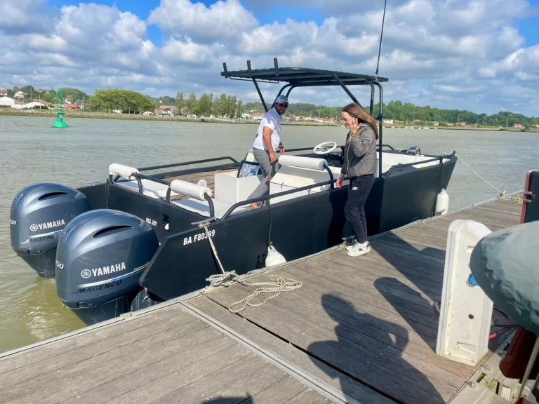 Pronajmout si Pita Yacht Catamaran One Off v Hendaye