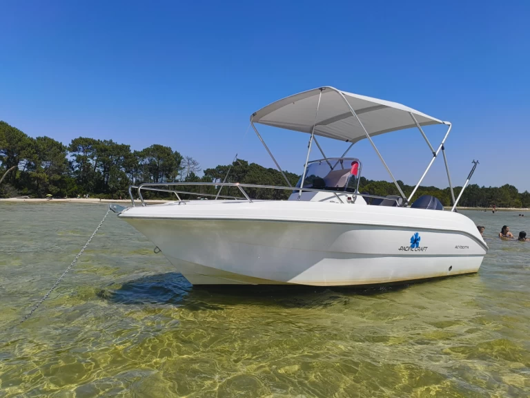 Pronájem Motorová loď Pacific Craft s licencí