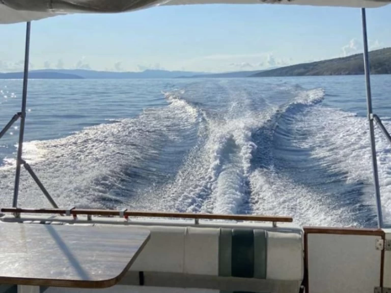 Pronájem Motorová loď Sea Ray s licencí