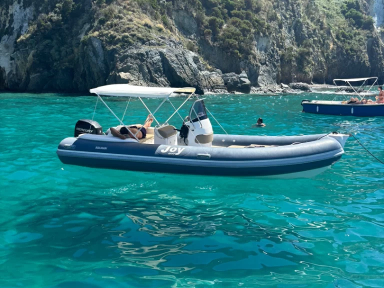 Pronajmout Polotuhá loď se skipperem či ne Joy v Ponza