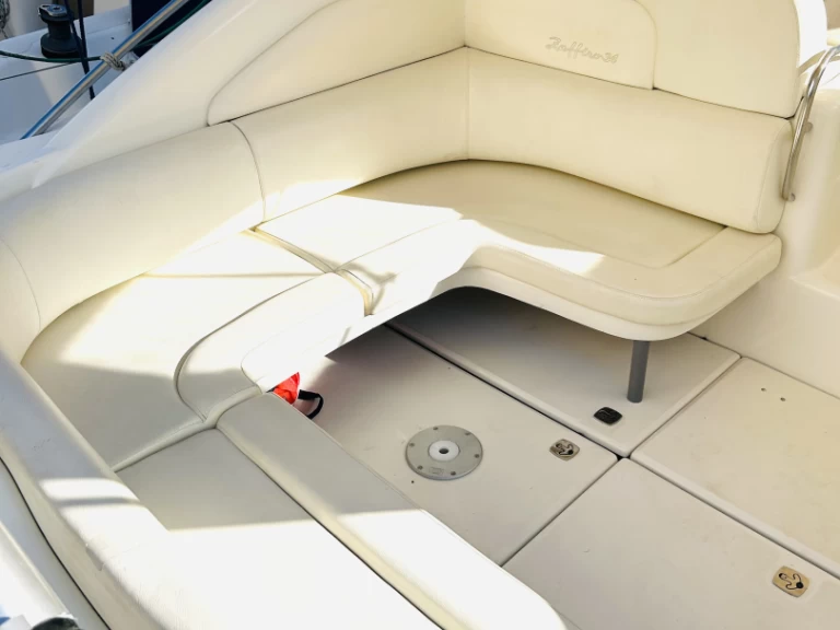 Pronájem Motorová loď Cranchi s licencí