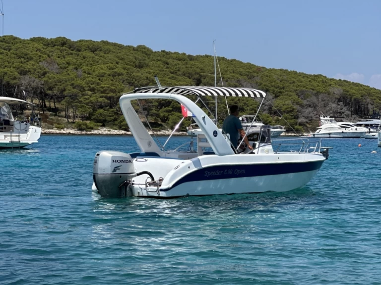 Pronájem lodi Speeder 680 Open v Hvar  na Samboatu