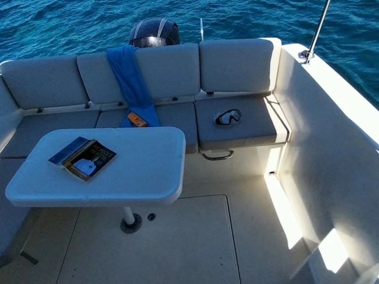 Quicksilver Activ 705 Weekend jednotlivci a charterové společnosti v Dubrovník