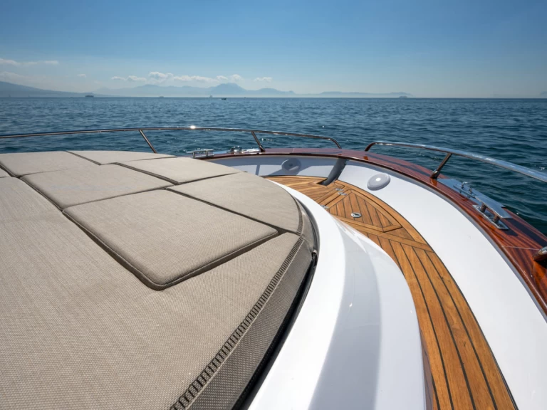 Pronájem Motorová loď CANTIERE NAUTICO MIMI' s licencí