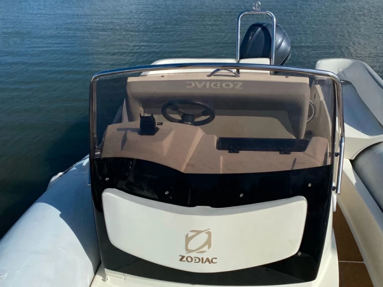 Pronajmout Polotuhá loď se skipperem či ne Zodiac v Arcachon