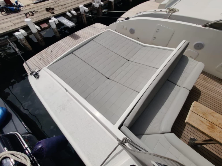 Tornado Tornado 45 jednotlivci a charterové společnosti v Neapol