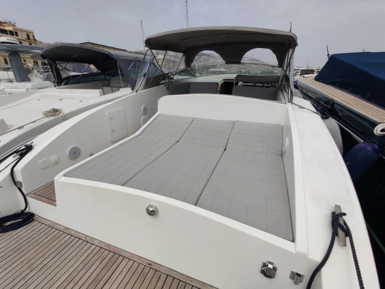 Pronájem Motorová loď v Neapol -Tornado Tornado 45