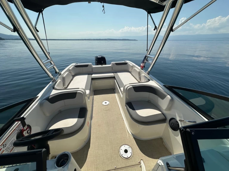 Pronajmout si Bayliner E7 v Amphion-les-Bains