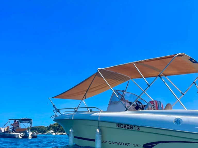 Pronájem Motorová loď Jeanneau s licencí