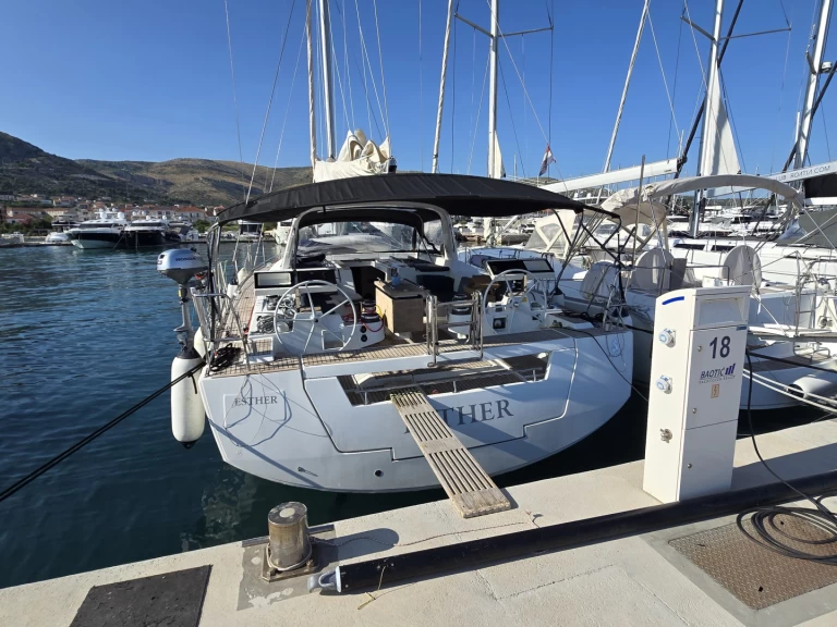 Plachetnice k pronájmu v Donji Seget za nejlepší cenu