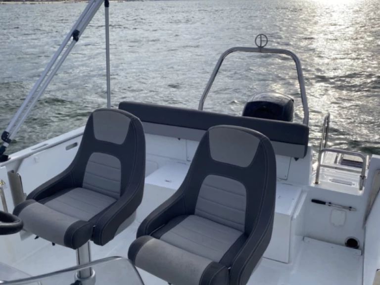 Motorová loď k pronájmu v Arcachon za nejlepší cenu