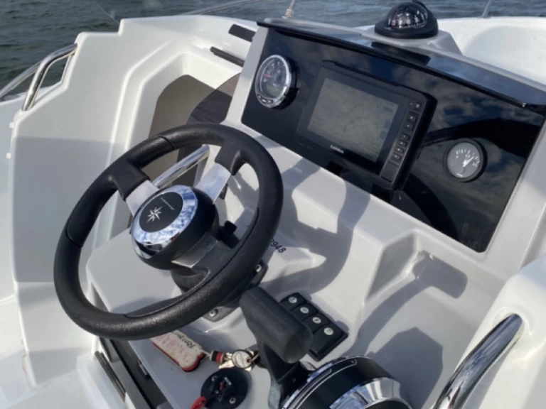 Jeanneau Cap Camarat 6.5 CC Serie 3 jednotlivci a charterové společnosti v Arcachon