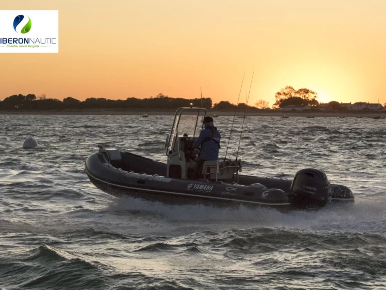Polotuhá loď k pronájmu v Marine de Sant'Ambrogio za nejlepší cenu