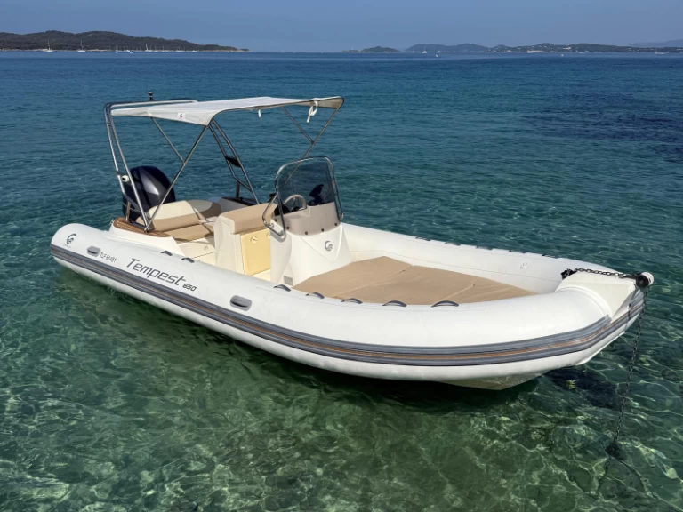 Pronájem lodi sportis MC56 v Gapeau na Samboatu