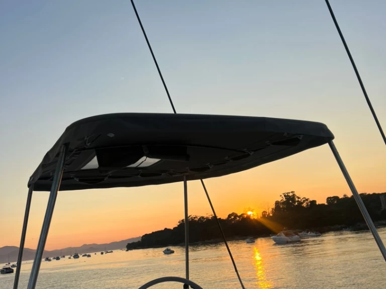 Pronájem jachty v Cannes -Bali Bali 4.2 na Samboatu