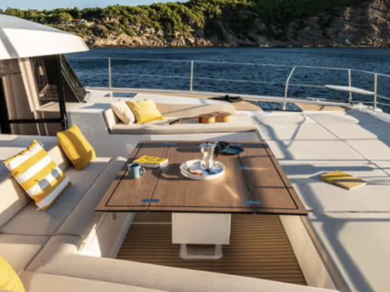 Pronajmout si 15 BALI 5.8 v Port Cogolin