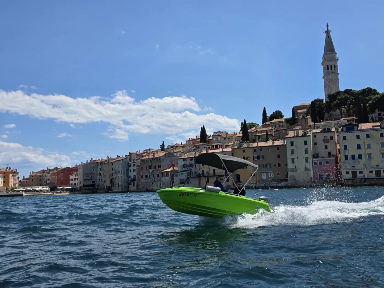 Pronájem Motorová loď ROTO s licencí