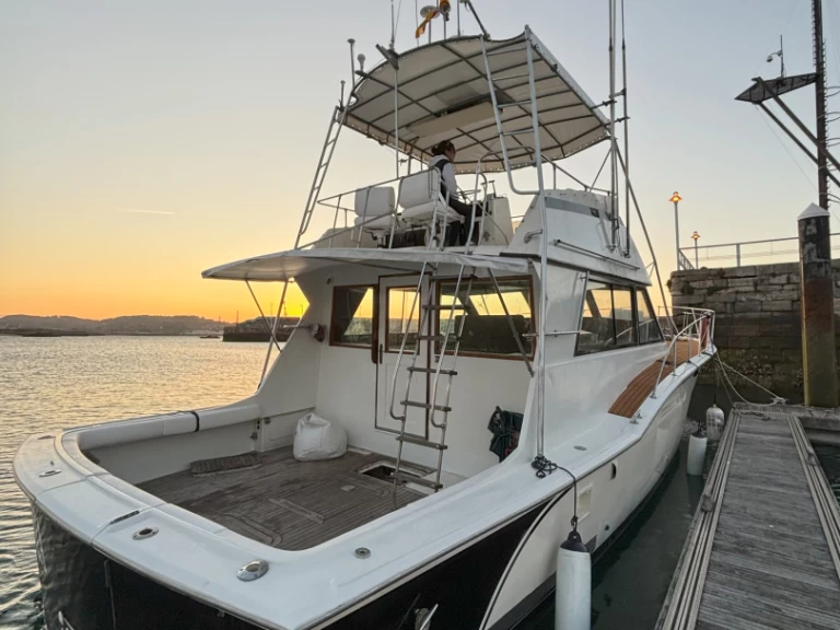 Pronajmout si Hatteras Hatteras 46 convertible v Gijón