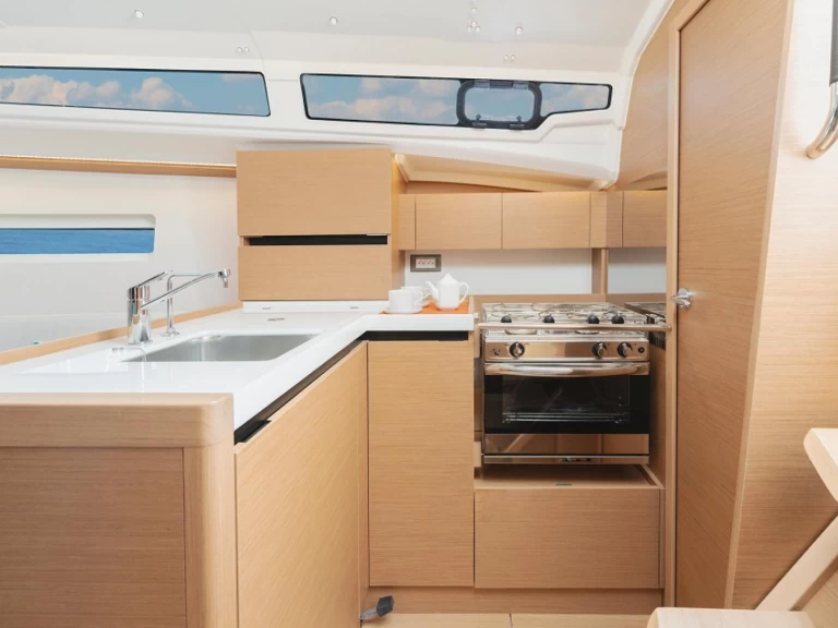 Pronajmout Plachetnice se skipperem či ne Jeanneau v Hyeres