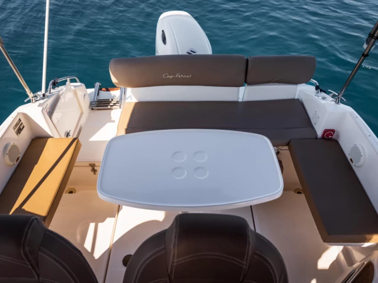 Pronajmout Motorová loď se skipperem či ne B2 Marine v Port du Lavandou