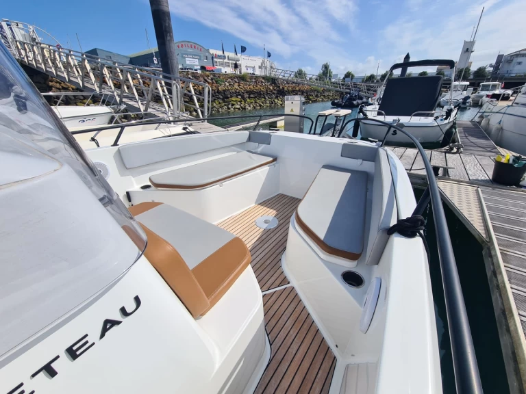 Pronájem lodi Les Sables-d'Olonne lákavé ceny Flyer 8 SPACEdeck