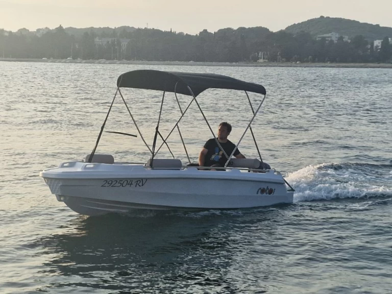 Pronájem Motorová loď ROTO s licencí