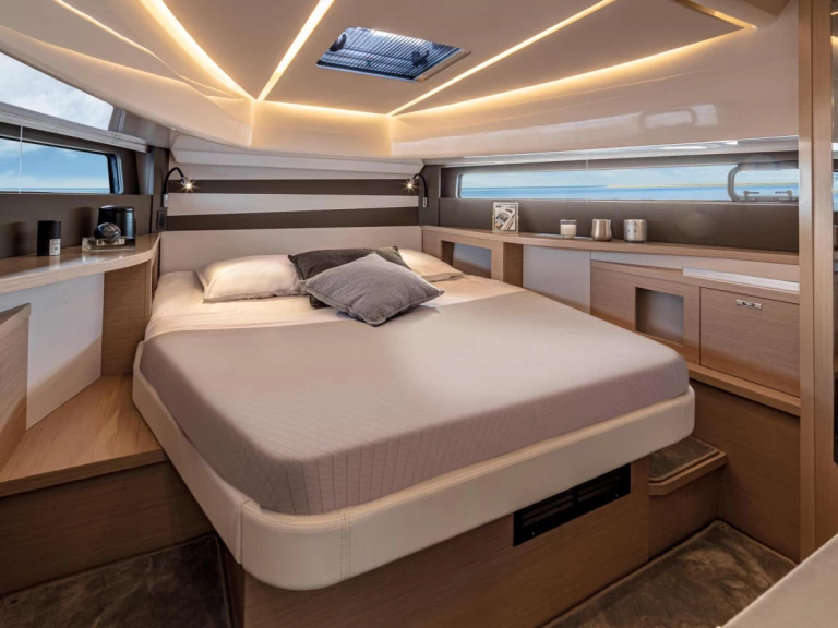 Motorová loď k pronájmu v Hyeres za nejlepší cenu