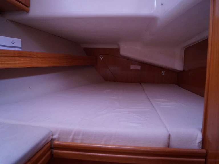 Pronajmout si Bavaria Bavaria 40 Cruiser v Alicante