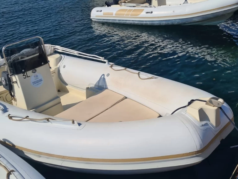 rib marine 550 jednotlivci a charterové společnosti v Stintino