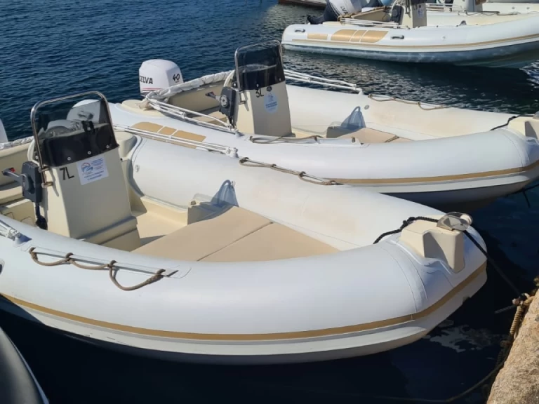 Pronájem jachty v Stintino -rib marine 550 na Samboatu