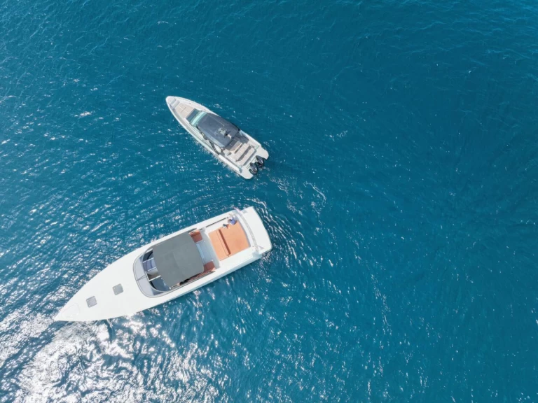 Saxdor Saxdor 320 GTO jednotlivci a charterové společnosti v Golfo Aranci