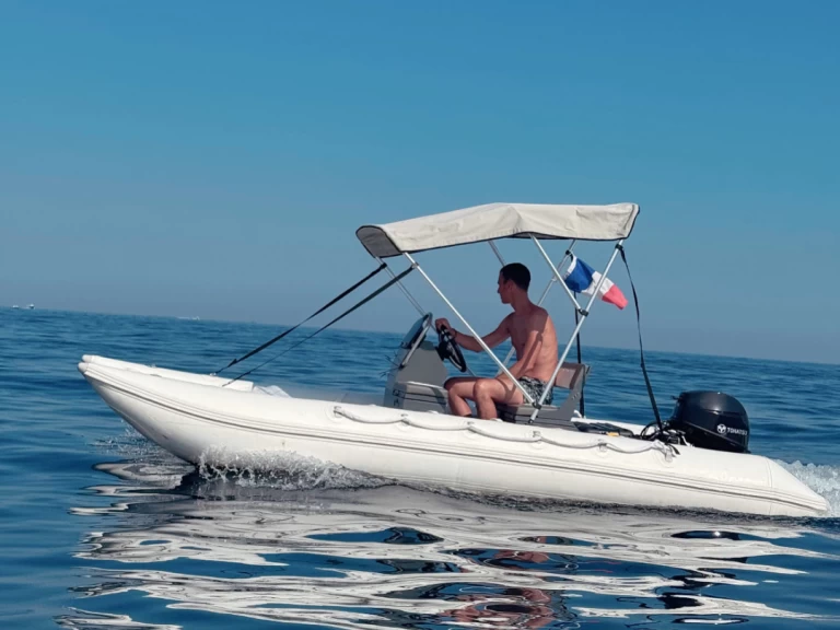 Pronájem jachty v Port de Cannes Marina -3D Tender Kimple 430 Alu na Samboatu