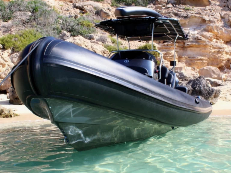 Pronájem Polotuhá loď Humber s licencí