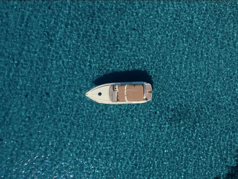 Pronajmout Motorová loď se skipperem či ne Airon v Villasimius